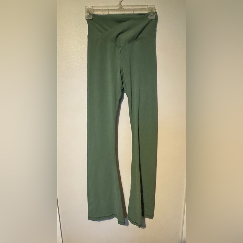 Victoria’s Secret PINK green crossover flare legging size XS